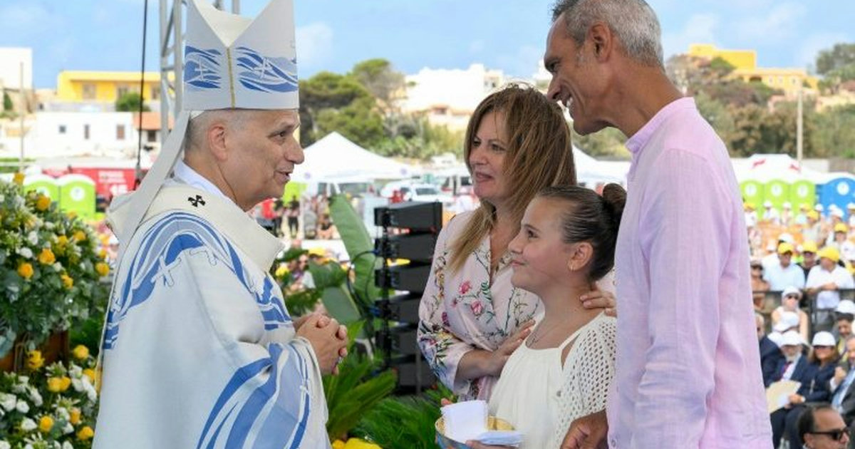 Pope Leo XIV Thanks Lampedusa for Solidarity with Migrants