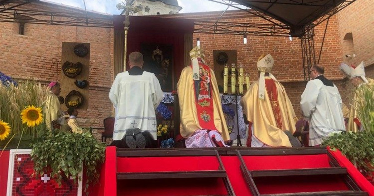Archbishop Gallagher Prays for Peace in Ukraine