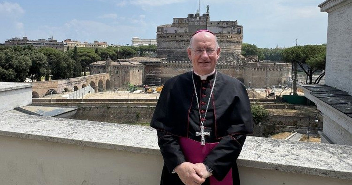 Archbishop Richard Moth Receives Pallium in Ceremony